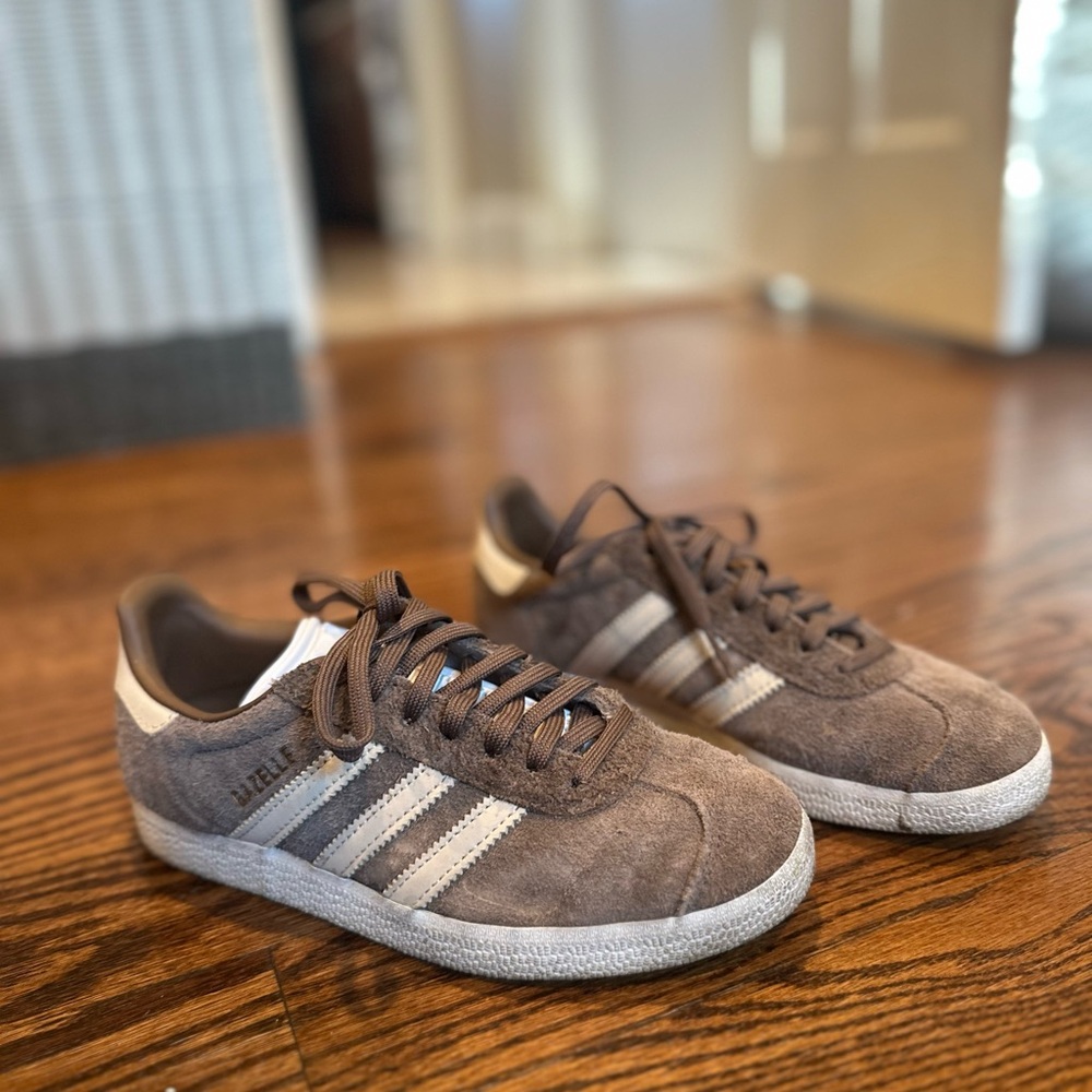 Adidas Brown and White Sneakers Classic Low-Top Design